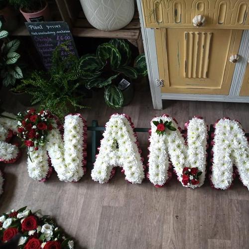 Debbie_Burnitt-South_Brent_Flowers-nanny-funeral-lettering