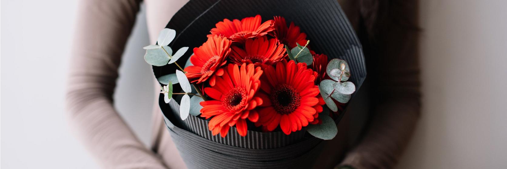 gerbera-red-arrangement