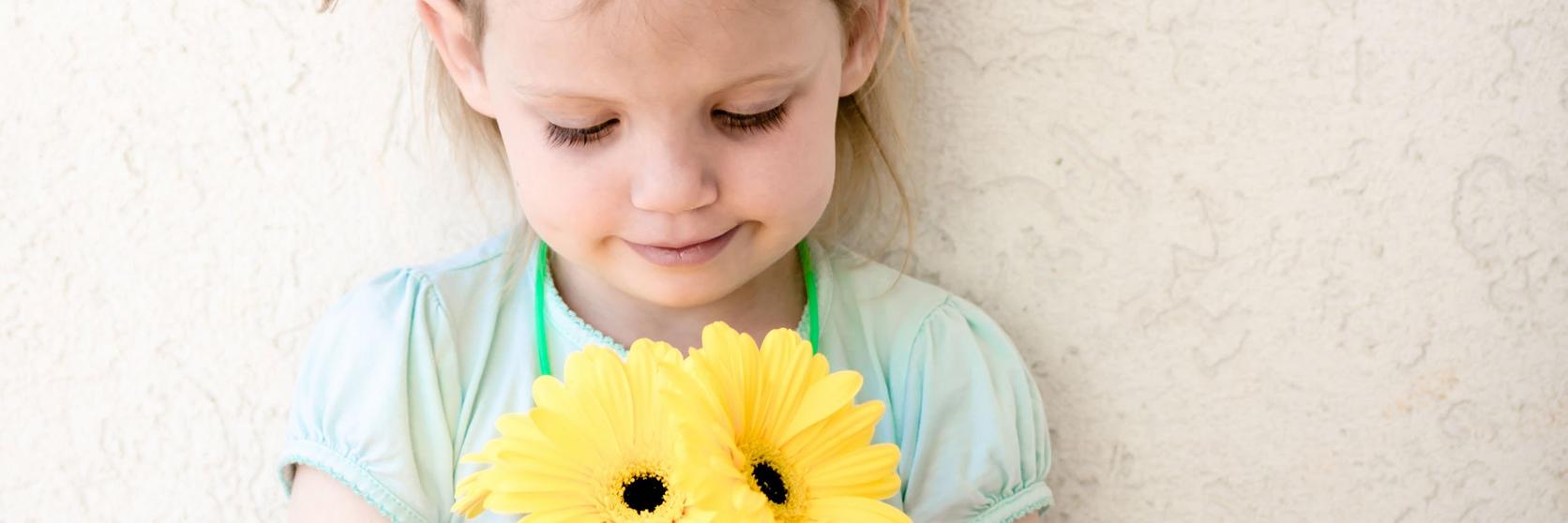 gerbera-yellow-child