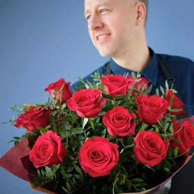 Interflora-florist-red-rose-bouquet-dozen