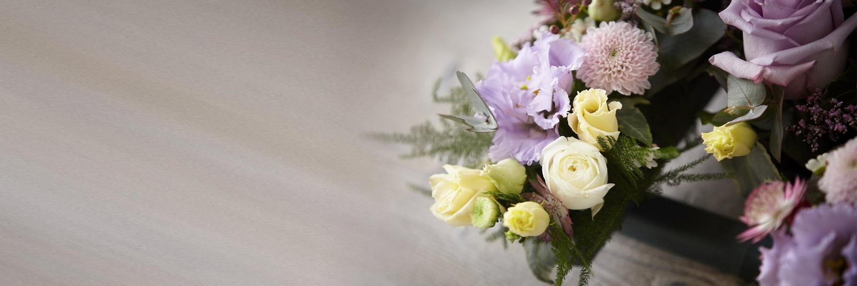 interflora-funeral-product-tribute-pastels-banner