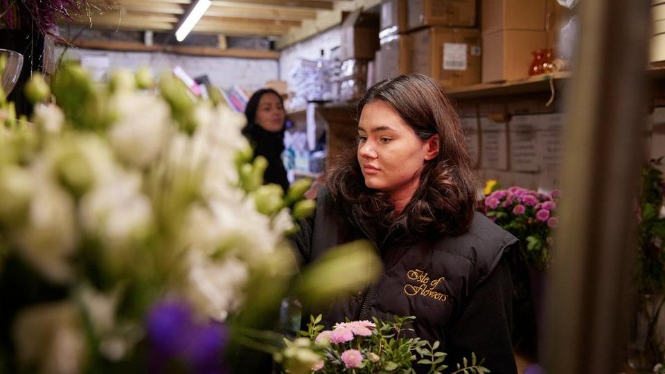 local-florist-creating-bouquets