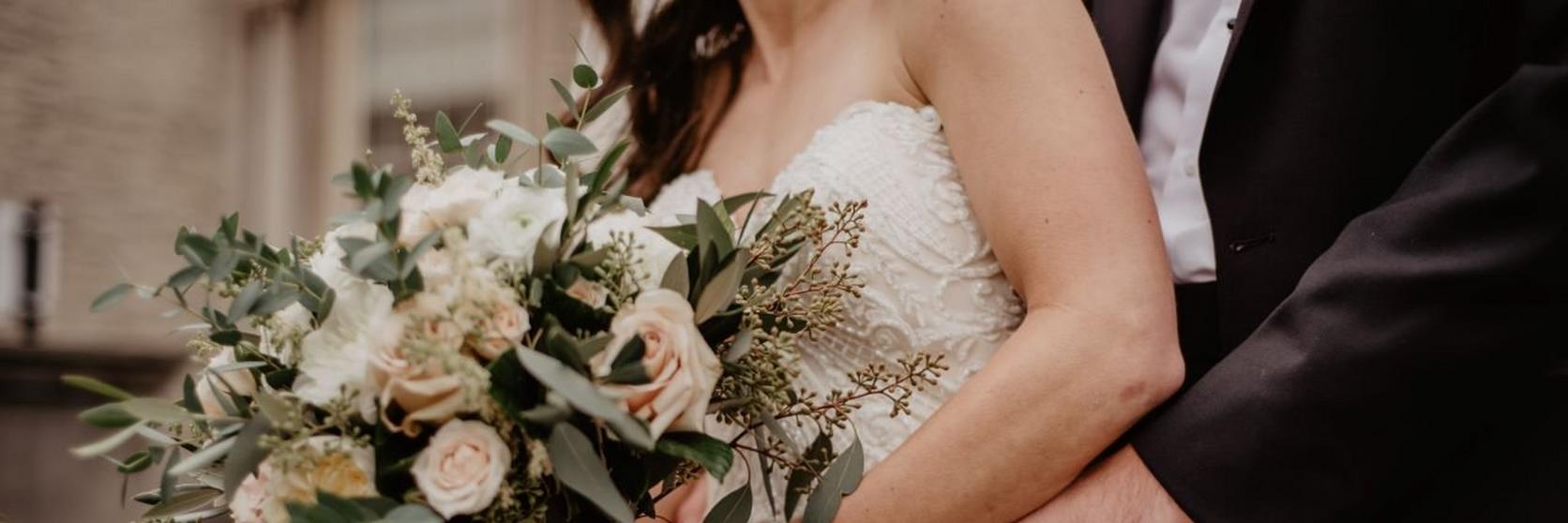 wedding-dress-wedding-bouquet-flowers