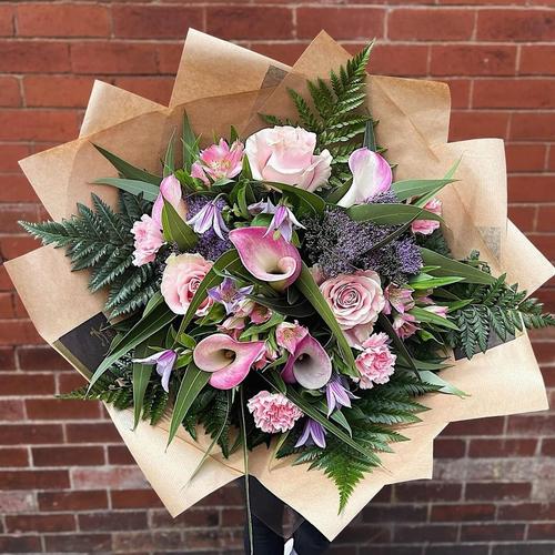 wynnesflowervibes - Made by Jessica - must CREDit florist